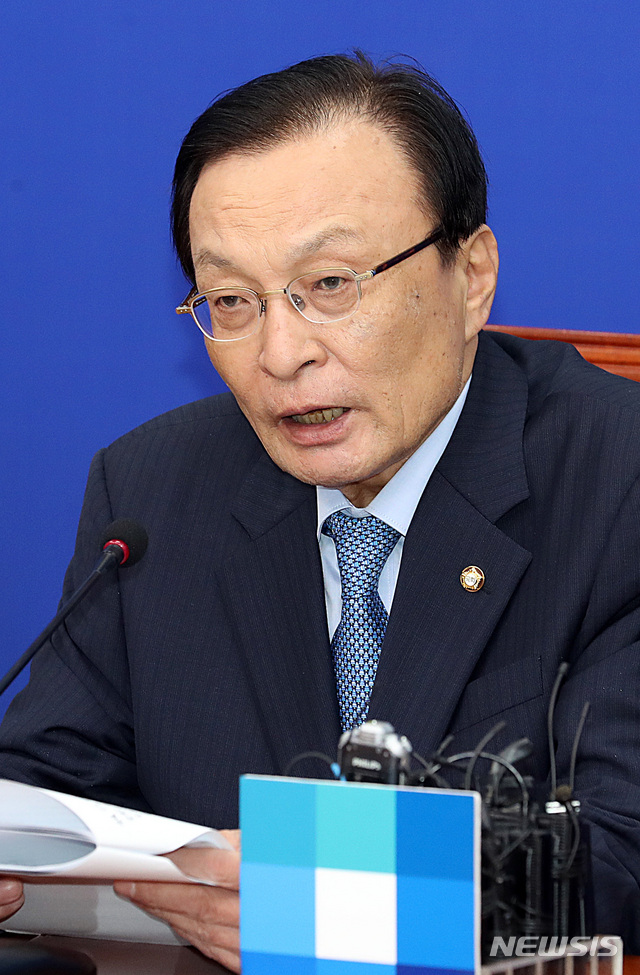 【서울=뉴시스】이종철 기자 = 더불어민주당 이해찬 대표가 17일 오전 서울 여의도 국회에서 기자간담회를 갖고 현안에 대해 설명하고 있다. 2018.09.17. jc4321@newsis.com