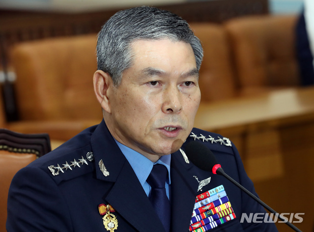 【서울=뉴시스】박영태 기자 = 17일 오전 서울 영등포구 여의도 국회에서 진행된 국무위원 후보자(국방부장관 정경두) 인사청문회에서 정경두 후보자가 의원 질의에 답변하고 있다. 2018.09.17. since1999@newsis.com