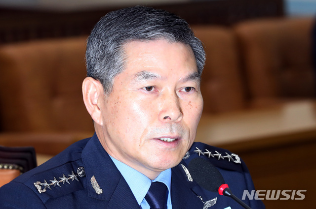 【서울=뉴시스】박영태 기자 = 17일 오전 서울 영등포구 여의도 국회에서 진행된 국무위원 후보자(국방부장관 정경두) 인사청문회에서 정경두 후보자가 의원 질의에 답변하고 있다. 2018.09.17. since1999@newsis.com