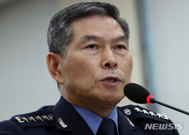 【서울=뉴시스】박영태 기자 = 17일 오전 서울 영등포구 여의도 국회에서 진행된 국무위원 후보자(국방부장관 정경두) 인사청문회에서 정경두 후보자가 의원 질의에 답변하고 있다. 2018.09.17.since1999@newsis.com