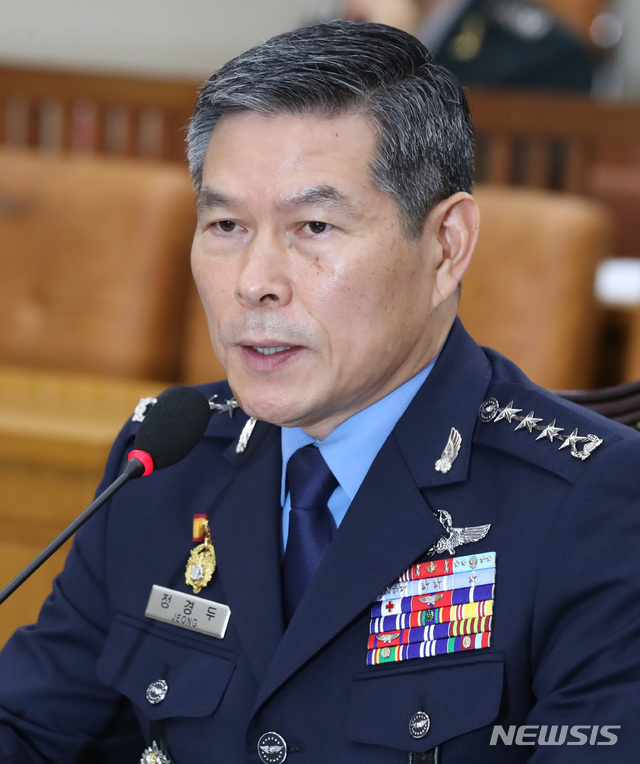 【서울=뉴시스】박영태 기자 = 17일 오전 서울 영등포구 여의도 국회에서 진행된 국무위원 후보자(국방부장관 정경두) 인사청문회에서 정경두 후보자가 의원 질의에 답변하고 있다. 2018.09.17. since1999@newsis.com