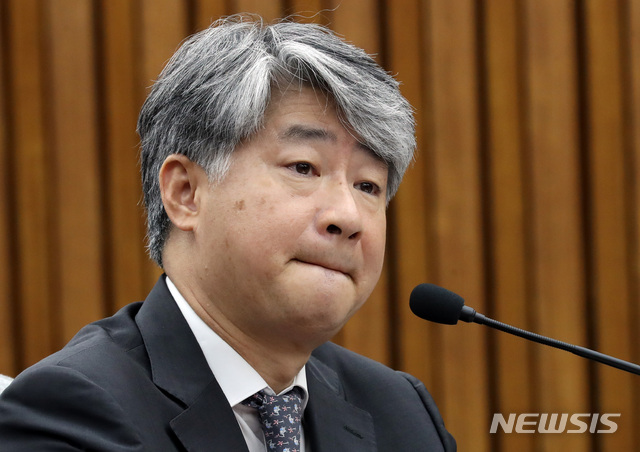 【서울=뉴시스】박영태 기자 = 17일 오전 서울 영등포구 여의도 국회에서 진행된 헌법재판소 재판관(이종석) 선출안 심사를 위한 인사청문회에서 이종석 후보자가 의원 질의를 듣고 있다. 2018.09.17.since1999@newsis.com