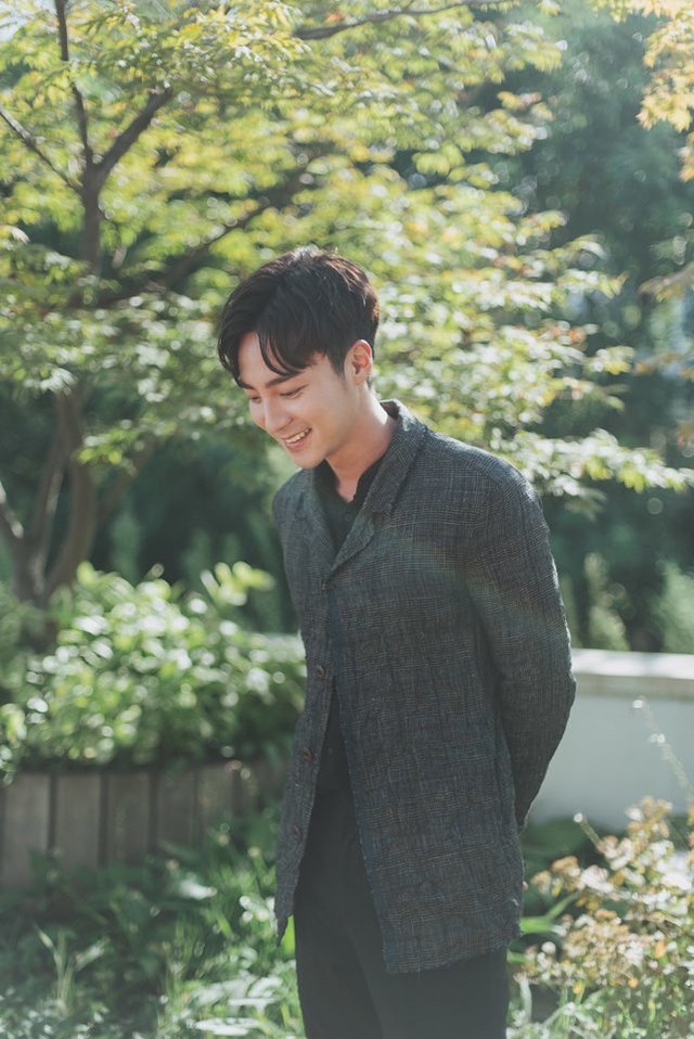 로이킴, 자전 넘어 공감···싱어송라이터의 진화 '우리 그만하자' 