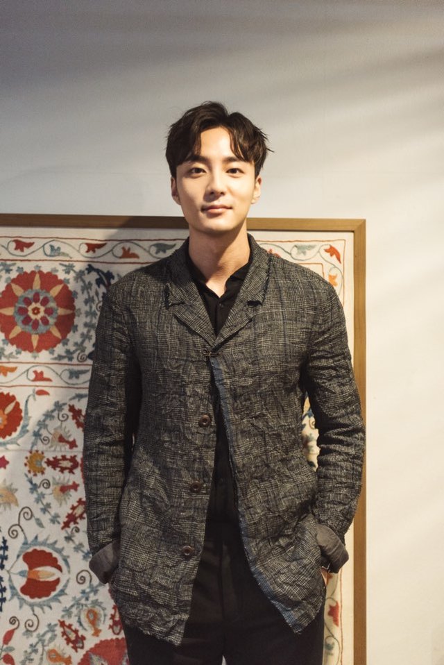 로이킴, 자전 넘어 공감···싱어송라이터의 진화 '우리 그만하자' 