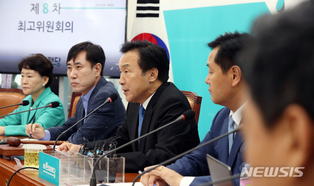 【서울=뉴시스】홍효식 기자 = 바른미래당 손학규 대표가 19일 오전 서울 여의도 국회에서 열린 최고위원회의에 참석해 모두발언을 하고 있다. 왼쪽부터 권은희, 하태경 최고위원, 손학규 대표, 김관영 원내대표. 2018.09.19. yesphoto@newsis.com