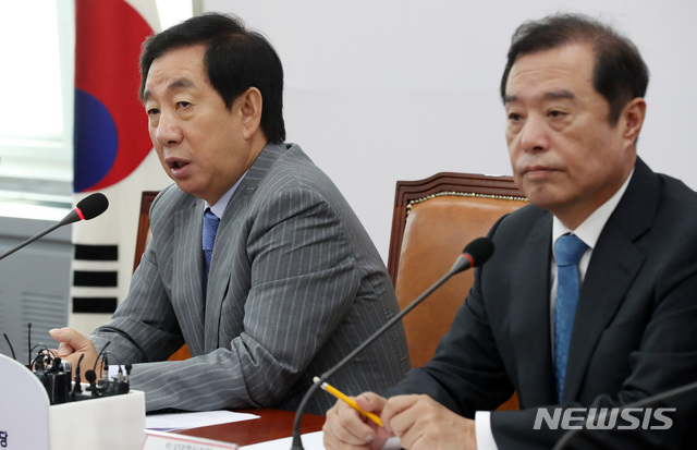 【서울=뉴시스】박영태 기자 = 19일 오전 서울 영등포구 여의도 국회에서 진행된 자유한국당 비대위원회-중진의원 연석회의에서 김성태 원내대표가 발언하고 있다. 2018.09.19.since1999@newsis.com