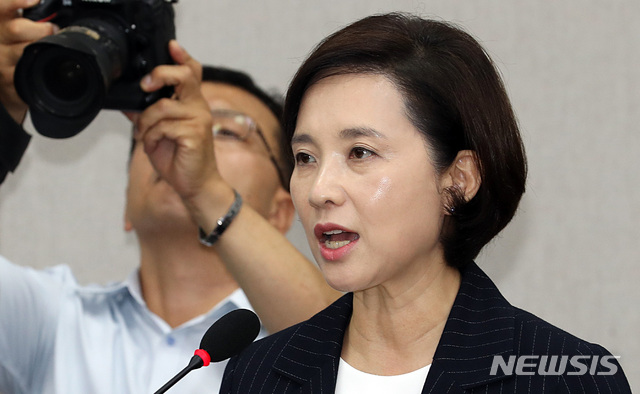 【서울=뉴시스】이종철 기자 = 지난 19일 오전 서울 여의도 국회에서 열린 교육위원회 제2차 전체회의 유은혜 사회부총리 겸 교육부 장관 후보자 인사청문회에서 유 후보자가 모두발언을 하고 있다. 2018.09.19. jc4321@newsis.com
