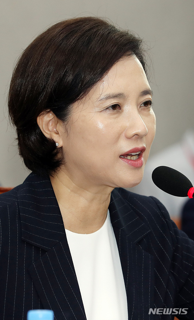 【서울=뉴시스】이종철 기자 = 19일 오전 서울 여의도 국회에서 열린 교육위원회 제2차 전체회의 유은혜 사회부총리 겸 교육부 장관 후보자 인사청문회에서 유 후보자가 의원 질의에 답하고 있다. 2018.09.19. jc4321@newsis.com
