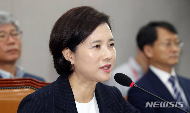 【서울=뉴시스】이종철 기자 = 19일 오전 서울 여의도 국회에서 열린 교육위원회 제2차 전체회의 유은혜 사회부총리 겸 교육부 장관 후보자 인사청문회에서 유 후보자가 의원 질의에 답하고 있다. 2018.09.19.&nbsp; jc4321@newsis.com
