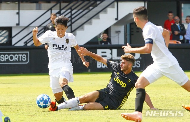 드리블 시도하는 이강인 [사진 = 발렌시아 홈페이지 캡처] 