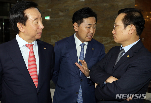 【서울=뉴시스】박영태 기자 = 왼쪽부터 김성태 자유한국당, 김관영 바른미래당, 홍영표 더불어민주당 원내대표. 2018.09.20.since1999@newsis.com