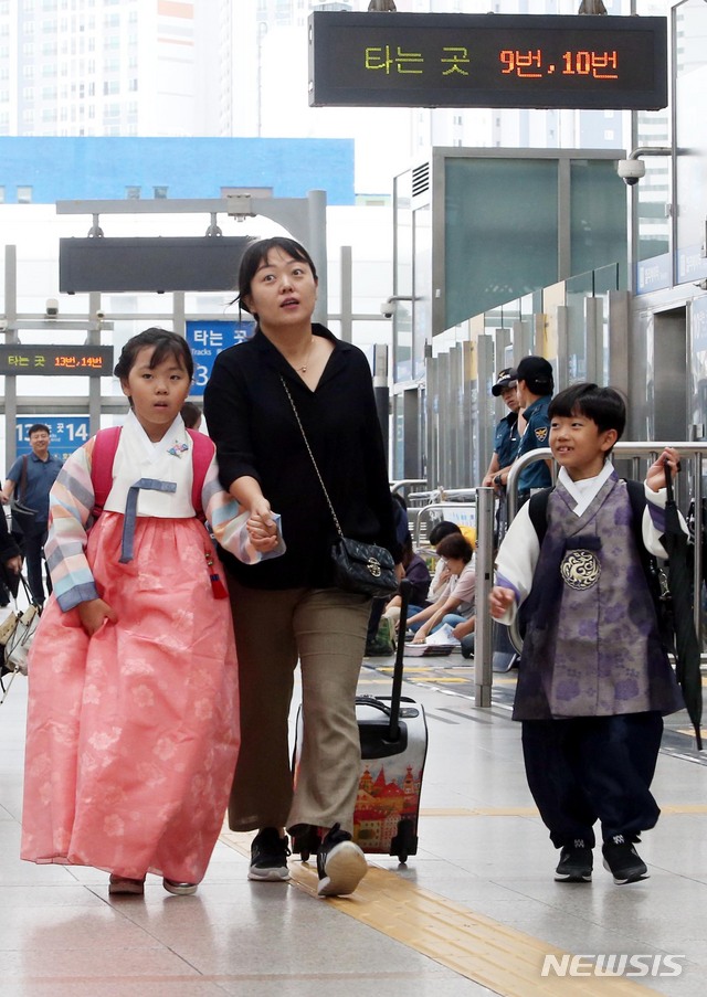 추석연휴 시작...인천항 여객선 12개 항로 정상운항 