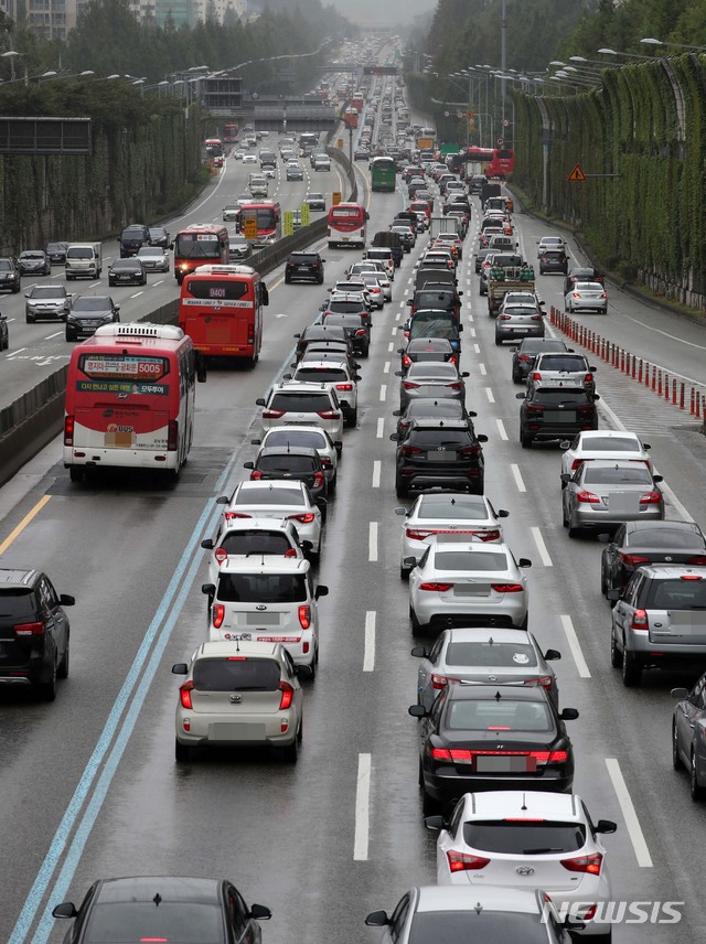 대구·경북 주요 고속도로 곳곳 정체…대구~서울 7시간
