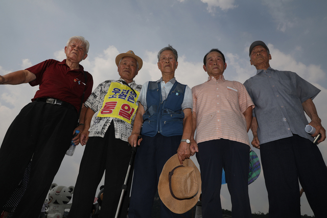 비전향 장기수 19인, 평균 87세···정지윤 사진전 ‘귀향’ 