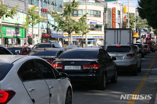 귀성길 고속도로 정체 낮 12시 최대…오후 7시부터 풀려