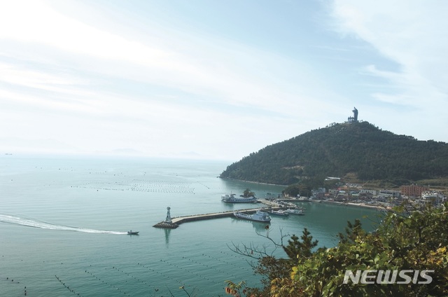 【서울=뉴시스】땅끝전망대와 선착장이 보이는 전남 해남 땅끝마을 전경 (제공=해양수산부)