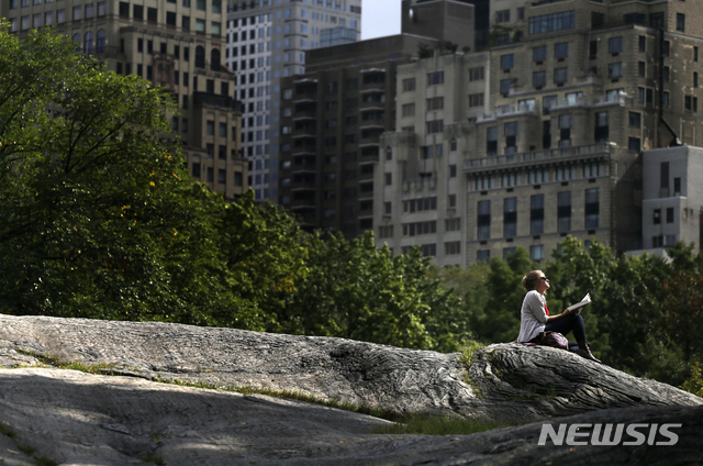 남은 추석 연휴, 읽을 만한 책들...대형서점 MD 추천 