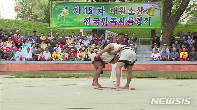 능라도 민족씨름경기장에서 열린 제15차 대황소상 전국민족씨름경기 결승단계 경기, 2018년 북한 조선중앙TV