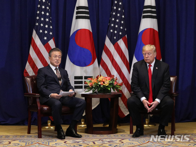 文대통령-트럼프, 1시간여 동안 정상회담 갖고 북미회담 등 논의