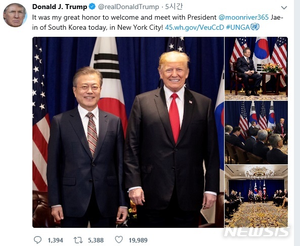 【서울=뉴시스】도널드 트럼프 미국 대통령은 24일(현지시간) "오늘 한국의 문재인 대통령을 뉴욕에서 만나 환영하게 돼 큰 영광"이라고 밝히면서 한미정상회담 관련 사진을 트위터에 게재했다. 트럼프 대통령 트위터 캡처. 2018.09.25 