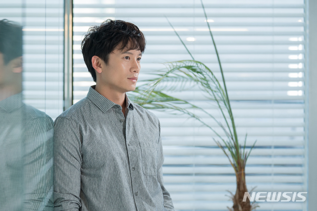 '명당' 지성 "대사 한 마디도 백 번 연습해야 대중에게 진심 전할 수 있어"