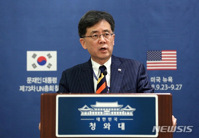 【뉴욕=뉴시스】박진희 기자 = 김현종 통상교섭본부장이 24일 오전(현지시각) 미국 뉴욕 쉐라톤 호텔에 마련된 프레스센터에서 한미 FTA 개정 관련 브리핑을 하고 있다. 2018.09.25. pak7130@newsis.com