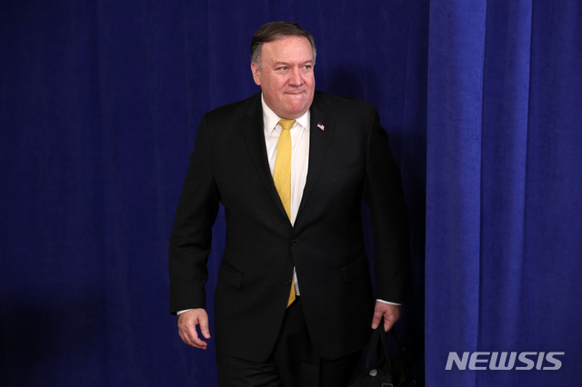 【뉴욕=뉴시스】박진희 기자 = 마이크 폼페이오 국무장관이 24일 오후(현지시간) 미국 롯데 뉴욕 팰리스 호텔 허버드룸에서 문재인 대통령과 트럼프 대통령의 한미정상회담에 참석하고 있다. 2018.09.24. pak7130@newsis.com
