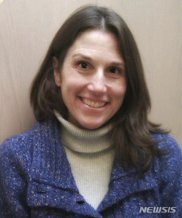 【워싱턴=AP/뉴시스】척 그래슬리 미국 상원 법사위원장은 25일(현지시간) 트위터를 통해 오는 28일 브렛 캐버노 연방대법관 인준안에 대한 표결을 진행하겠다고 밝혔다. 사진은 캐너노 연방대법관 지명자가 대학시절 한 파티에서 자신에게 신체 일부를 노출하는 성추행을 했다고 주장한 데버러 라미레스.  2018.09.26