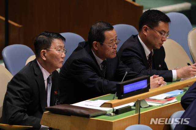 【뉴욕=뉴시스】박진희 기자 = 유엔 북한 대표부가 26일 오후(현지시각) 미국 뉴욕 유엔 총회장에서 제73차 유엔총회 문재인 대통령 기조연설을 하경청고 있다. 2018.09.26. pak7130@newsis.com