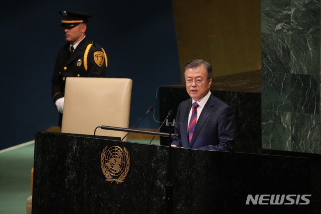 【뉴욕=뉴시스】박진희 기자 = 문재인 대통령이 26일 오후(현지시각) 미국 뉴욕 유엔 총회장에서 제73차 유엔총회 기조연설을 하고 있다. 2018.09.26.pak7130@newsis.com