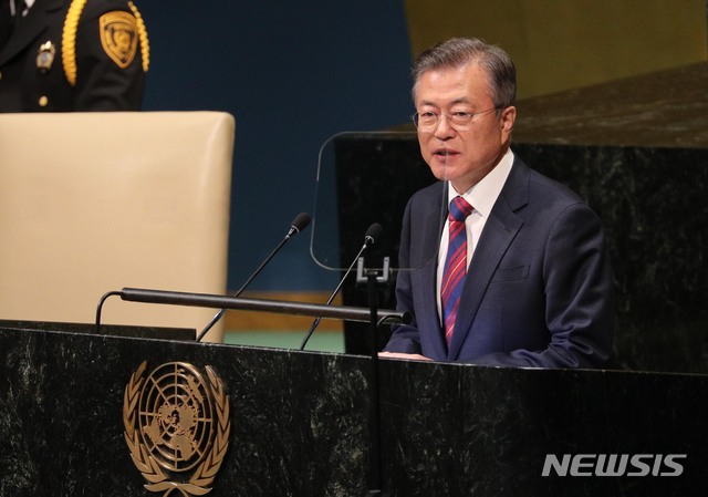 【뉴욕=뉴시스】박진희 기자 = 문재인 대통령이 26일 오후(현지시각) 미국 뉴욕 유엔 총회장에서 제73차 유엔총회 기조연설을 하고 있다. 2018.09.26. pak7130@newsis.com