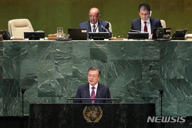 【뉴욕=뉴시스】박진희 기자 = 문재인 대통령이 26일 오후(현지시각) 미국 뉴욕 유엔 총회장에서 제73차 유엔총회 기조연설을 하고 있다. 2018.09.26.pak7130@newsis.com