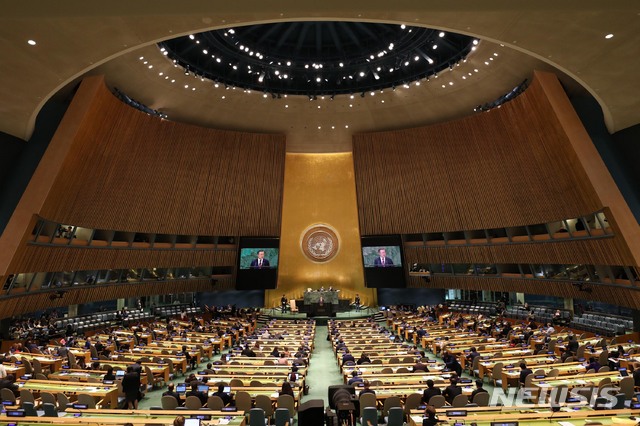 【뉴욕=뉴시스】박진희 기자 = 문재인 대통령이 26일 오후(현지시각) 미국 뉴욕 유엔 총회장에서 제73차 유엔총회 기조연설을 하고 있다. 2018.09.26.pak7130@newsis.com