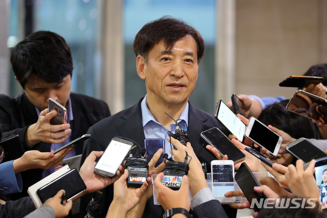 이주열 한은 총재 "금융불균형 누증 해소해야"