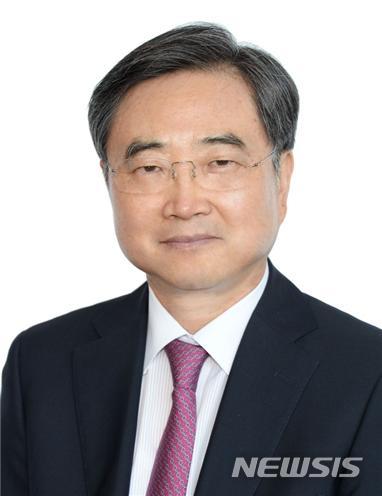 【서울=뉴시스】전신 기자 = 문재인 대통령이 외교부 1차관 등 차관급 5명에 대한 인사를 단행했다. 외교부 1차관에 조현 외교부 2차관. 2018.09.27. (사진=청와대 제공) photo@newsis.com