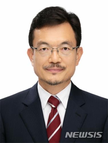 【서울=뉴시스】전신 기자 = 문재인 대통령이 외교부 1차관 등 차관급 5명에 대한 인사를 단행했다. 국립외교원장에 조세영 동서대학교 국제학부 특임교수 겸 일본연구센터 소장. 2018.09.27. (사진=청와대 제공) photo@newsis.com