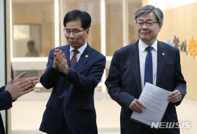 공공부문 정규직 전환 15만명 돌파…1년 2개월만 