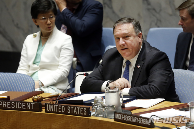 【유엔=AP/뉴시스】마이크 폼페이오 미국 국무장관이 27일(현지시간) 유엔 안보리 장관급 회의를 주재하고 있다. 2018.09.28