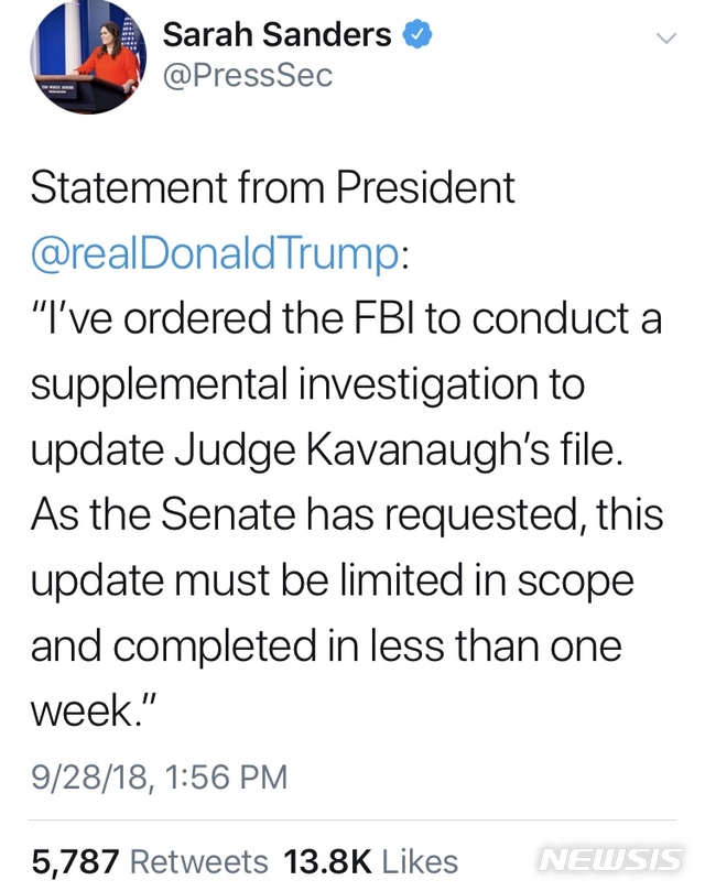 【로스앤젤레스=뉴시스】 도널드 트럼프 대통령이 28일(현지시간) 상원 법사위의 요청을 받아들여 브렛 캐버노 연방대법관 지명자의 성폭행 미수 의혹과 관련한 FBI의 조사를 지시했다. 세라 샌더스 백악관 대변인은 자신의 트위터를 통해서도 이같은 사실을 알렸다. <사진출처=세라 샌더스 백악관 대변인 트위터>