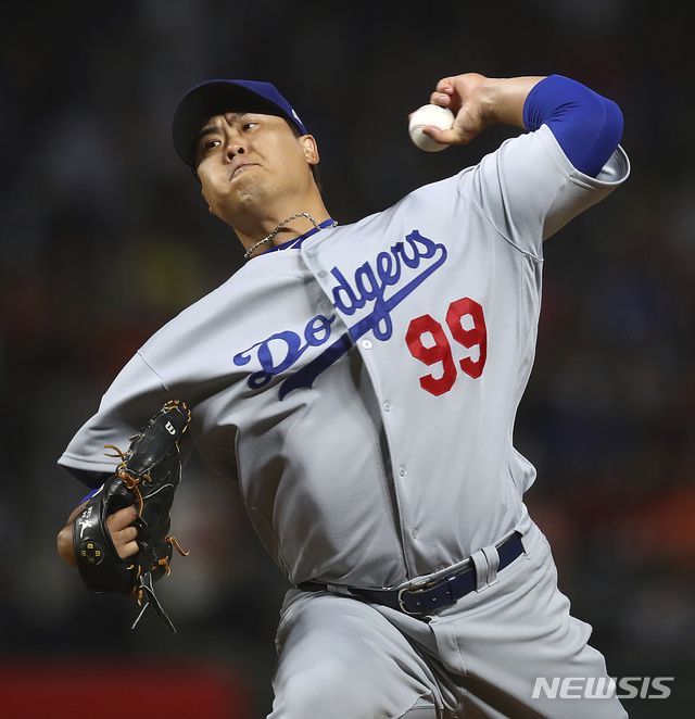 【샌프란시스코=AP/뉴시스】 류현진(31·LA 다저스)은 29일(한국시간) 미국 캘리포니아주 샌프란시스코의 AT&T파크에서 열린 2018 메이저리그(MLB) 샌프란시스코 자이언츠와의 원정경기에 선발등판, 힘차게 공을 뿌리고 있다.