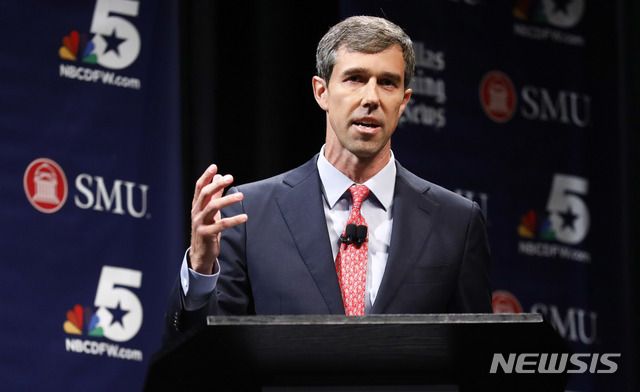 【댈러스=AP/뉴시스】 텍사스주 상원에 도전하고 있는 베토 오루크 민주당 하원의원이 9월29일(현지시간) 댈러스에서 선거 유세를 하고 있다. 2018.11.6