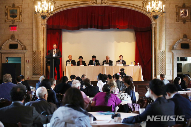 【뉴욕(미국)=뉴시스】 특별취재단 김진아 기자 = 29일(현지시각) 미국 뉴욕 컬럼비아 대학에서 열린 ‘2018 국제 평화포럼 : 한반도의 평화와 번영’에서 짐 윙클러 미국 그리스도교협의회(NCCC) 회장이 개회사를 하고 있다. 2018.09.29. bluesoda@newsis.com