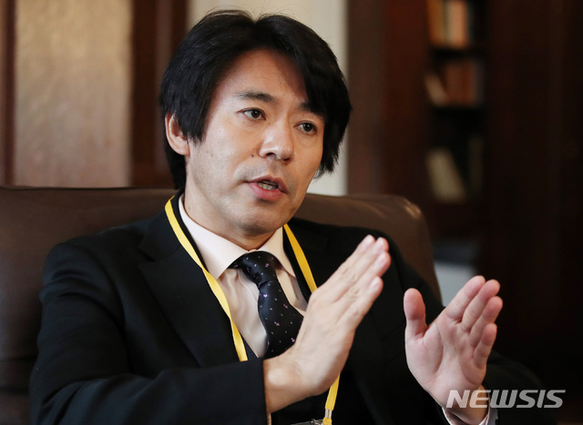 【뉴욕(미국)=뉴시스】 특별취재단 김진아 기자 = 30일(현지시각) 미국 뉴욕 컬럼비아대학에서 열린 ‘2018 국제 평화포럼 : 한반도의 평화와 번영’에서 나카토 사치오 리츠메이칸대 교수가 특별취재단과 인터뷰를 하고 있다. 2018.10.01. bluesoda@newsis.com