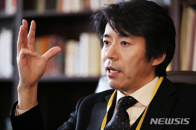 【뉴욕(미국)=뉴시스】 특별취재단 김진아 기자 = 30일(현지시각) 미국 뉴욕 컬럼비아대학에서 열린 ‘2018 국제 평화포럼 : 한반도의 평화와 번영’에서 나카토 사치오 리츠메이칸대 교수가 특별취재단과 인터뷰를 하고 있다. 2018.10.01. bluesoda@newsis.com