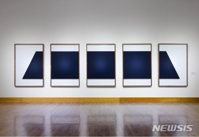 【서울=뉴시스】 오완석 언더페인팅 (마이너스) Underpainting (Minus)2014 불투명 무반사 유리 위에 페인트 paint on ground non-reﬂecting glass 150x100cm 5점 each 150x100cm 5 piece set