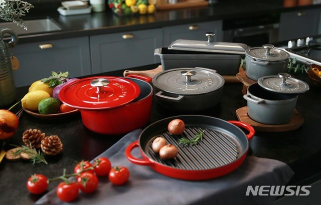 【서울=뉴시스】해피콜 프리미엄 브랜드 메쏘에서 출시한 주물 무쇠 냄비. 2018.10.01. (사진=해피콜 제공) photo@newsis.com