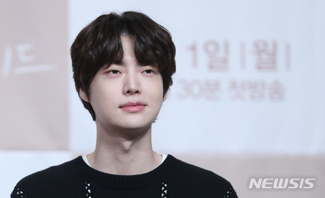 【서울=뉴시스】조수정 기자 = 배우 안재현이 JTBC 월화드라마 '뷰티 인사이드' 제작발표회가 열린 1일 오후 서울 영등포 타임스퀘어에서 질문을 듣고 있다. '뷰티 인사이드'는 1일 밤 9시 30분 첫 방송된다. 2018.10.01. chocrystal@newsis.com