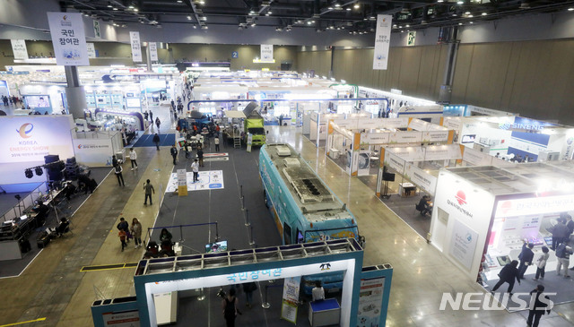【고양=뉴시스】홍효식 기자 = 지난해 경기 고양 일산서구 킨텍스 제1전시장에서 열린 '2018 대한민국 에너지대전'. 2018.10.02. yesphoto@newsis.com