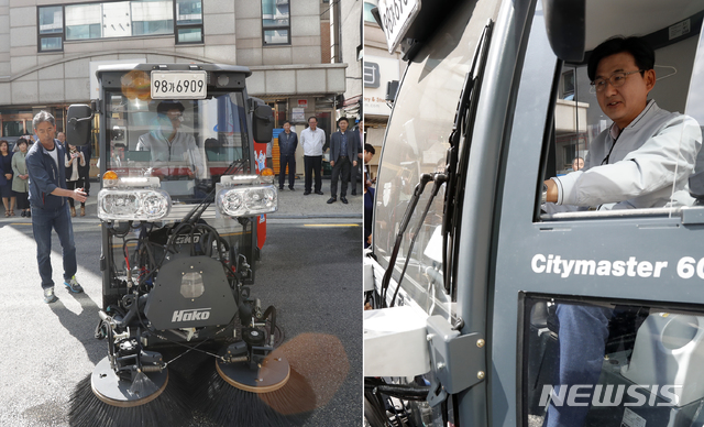 【서울=뉴시스】최진석 기자 = 박성수 송파구청장 2일 서울 송파구에서 전국 자치구 최초로 도입한 미세먼지(PM-10) 제거용 초소형 청소차량을 시운전을 하고 있다.이 차량은 가로 1.9ｍ, 세로 1ｍ, 높이 3ｍ의 초소형으로 그동안 청소차량 투입이 불가능했던 골목은 물론이고 어디든 자유자재로 돌아다니며 거리 청소를 할 수 있다. 2018.10.02. (사진=송파구청 제공)photo@newsis.com