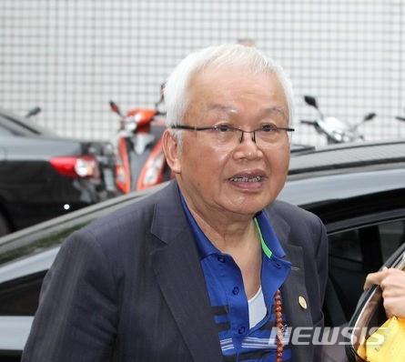 【서울=뉴시스】류타이잉(劉泰英) 전 대만 중화개발금융공사 이사장. 북한 신의주 특별행정구 행정장관을 지냈던 중국계 네덜란드 기업인 양빈(楊斌)이 지난 1일 저녁 타이베이(臺北)에서 류타이잉 및 다이애나 천(陳敏薰) 전타이베이 101 회장 등 대만 경제계 인사들과 만찬을 함께 해 대만과 한국, 말레이시아가 북한 신의주에 공동투자에 나서는 것이 아니냐는 추측이 일고 있다고 대만 빈과일보가 2일 보도했다. <사진 출처 : 타이완 뉴스> 2018.10.3